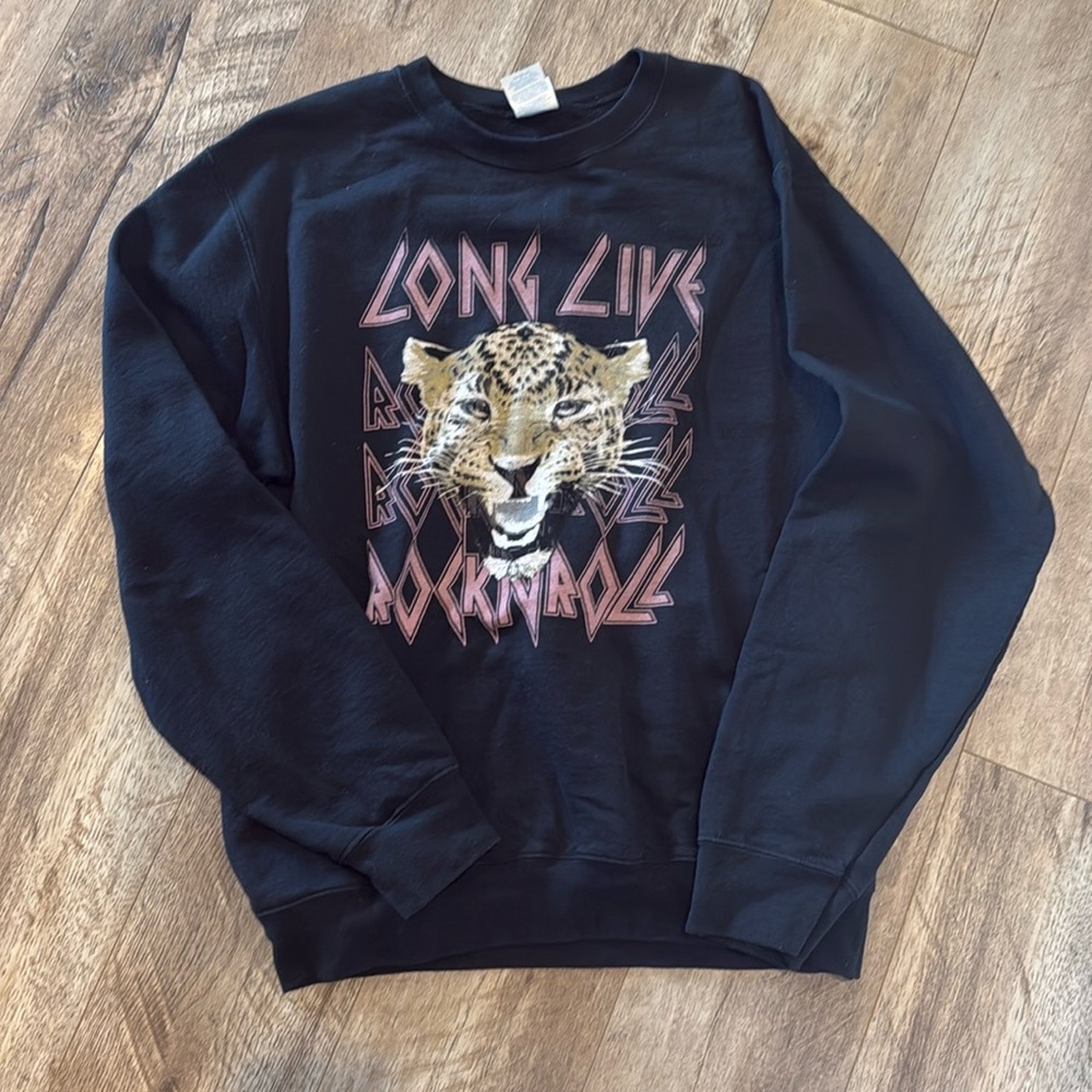 Women’s graphic sweatshirt